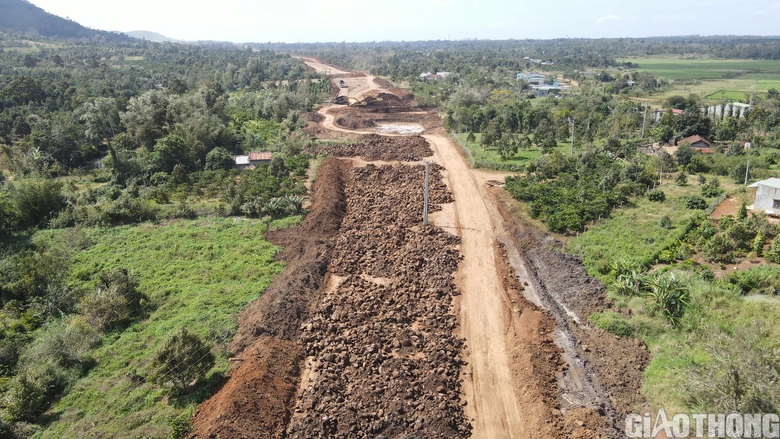 Chủ động nguồn vật liệu phục vụ dự &aacute;n cao tốc Kh&aacute;nh H&ograve;a - Bu&ocirc;n Ma Thuột- Ảnh 2.