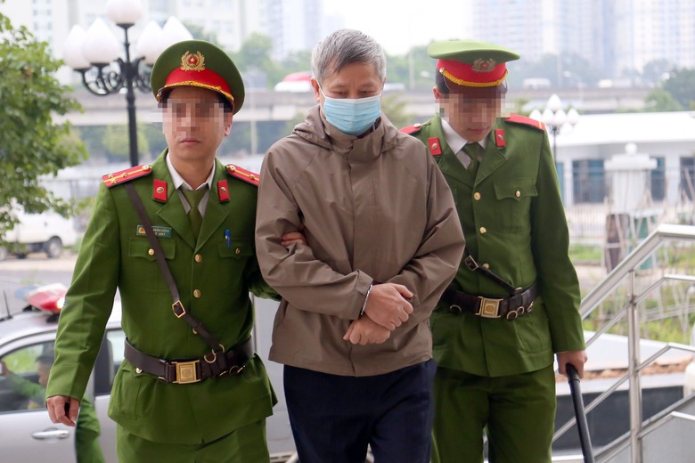 Luật sư tranh luận Việt &Aacute; c&oacute; c&ocirc;ng chống dịch, Viện kiểm s&aacute;t đối đ&aacute;p g&igrave;?- Ảnh 3.