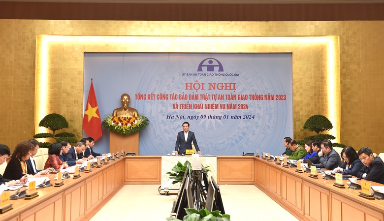Ph&oacute; thủ tướng: Tr&aacute;nh bệnh th&agrave;nh t&iacute;ch mới k&eacute;o giảm TNGT thực chất- Ảnh 1.