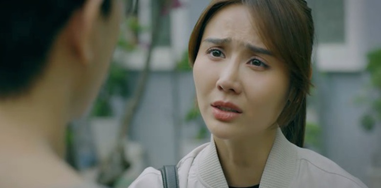 Dương ân hận vì đã bao che cho hành vi phản bội Nguyệt của Tùng 8 năm trước. Dương ân hận vì đã bao che cho hành vi phản bội Nguyệt của Tùng 8 năm trước.