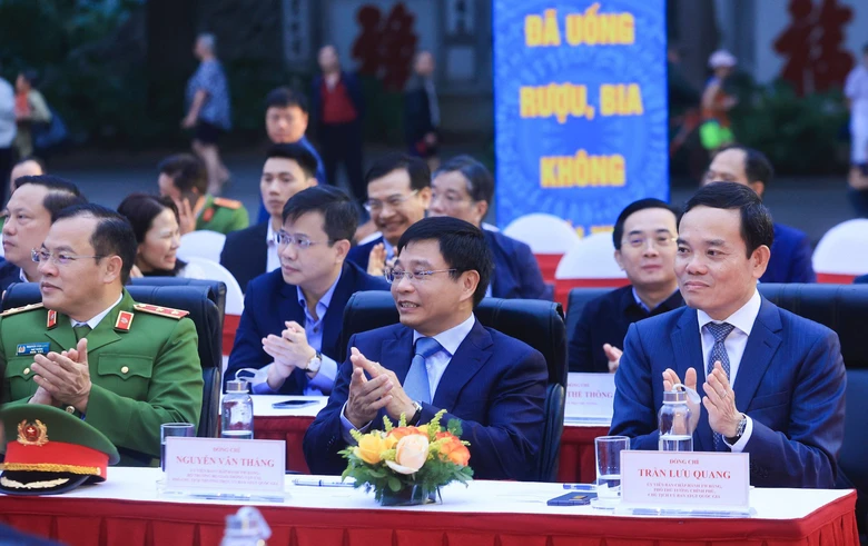 Ph&oacute; thủ tướng: Thượng t&ocirc;n ph&aacute;p luật để k&eacute;o giảm tai nạn giao th&ocirc;ng- Ảnh 3.