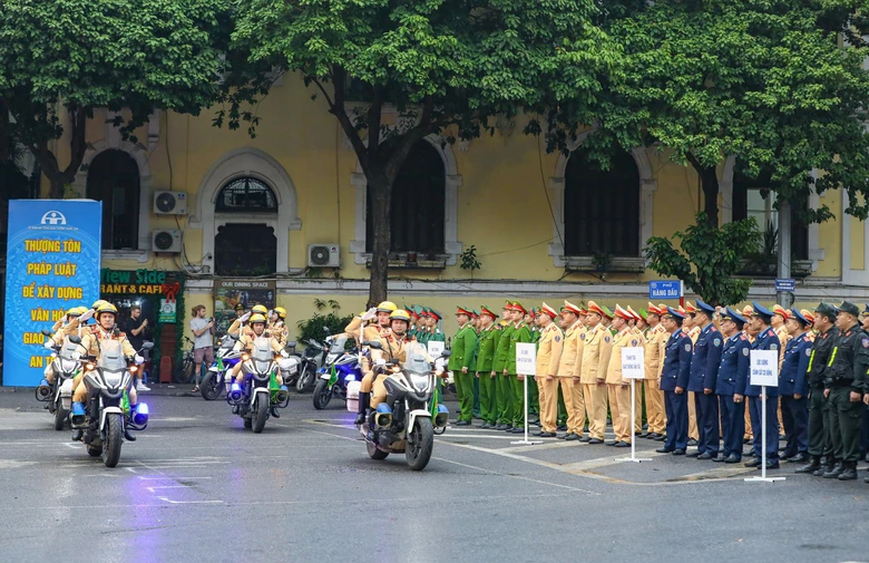 Ph&oacute; thủ tướng: Thượng t&ocirc;n ph&aacute;p luật để k&eacute;o giảm tai nạn giao th&ocirc;ng- Ảnh 9.