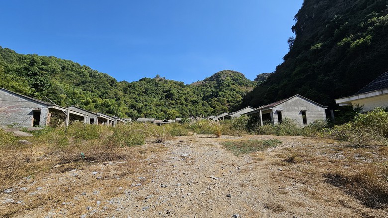 Hải Ph&ograve;ng: Lạ l&ugrave;ng loạt biệt thự ở khu du lịch th&agrave;nh nơi nu&ocirc;i d&ecirc;- Ảnh 2.