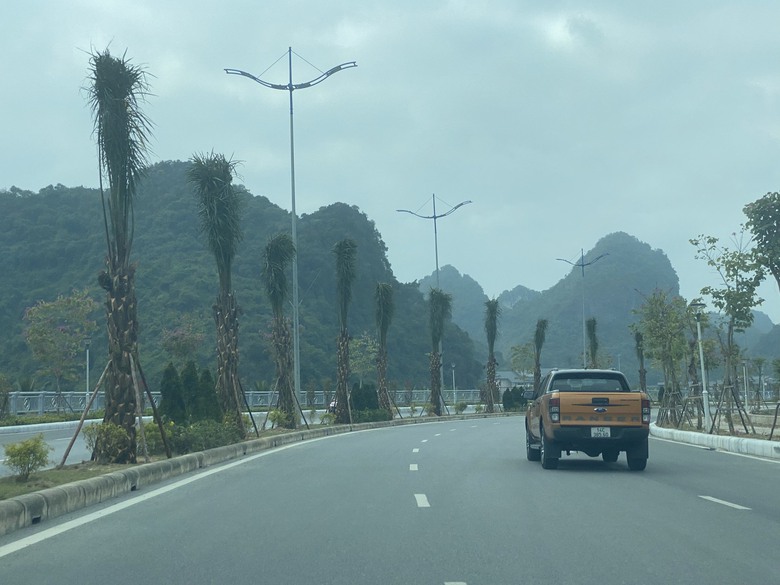 V&igrave; sao tuyến đường bao biển đẹp như mơ ở Quảng Ninh chậm b&agrave;n giao?- Ảnh 1.