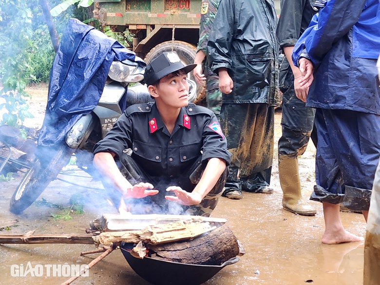 Nhiều người d&acirc;n trắng tay trong vụ sạt lở tr&ecirc;n QL2 tại H&agrave; Giang- Ảnh 1.