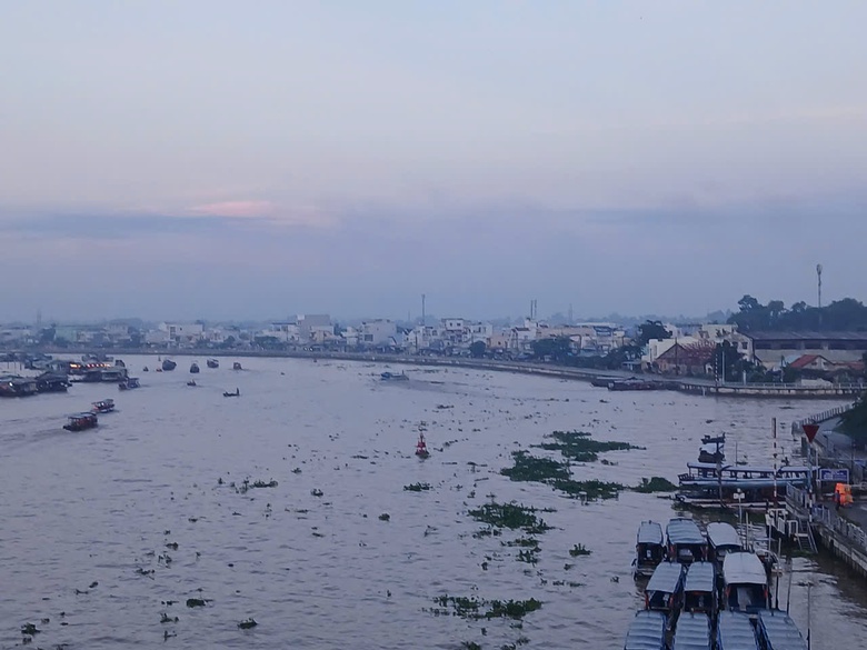 Đã nhận tiền đền bù, vì sao cơ sở xay xát vẫn nằm chắn ngang bờ kè sông Cần Thơ?- Ảnh 3. Đã nhận tiền đền bù, vì sao cơ sở xay xát vẫn nằm chắn ngang bờ kè sông Cần Thơ?- Ảnh 3.