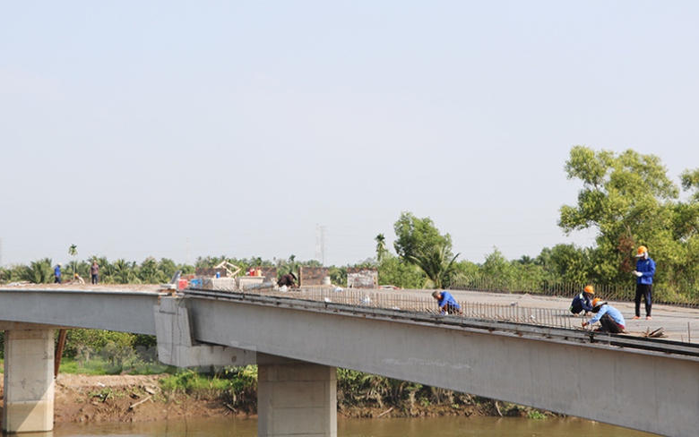 Dự &aacute;n đường dẫn v&agrave;o cầu Rạch Miễu 2 ở Bến Tre đang triển khai đến đ&acirc;u?