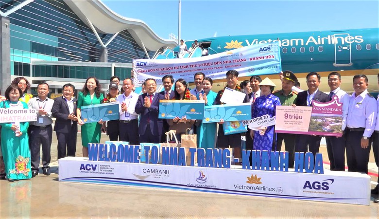Kh&aacute;nh H&ograve;a đ&oacute;n vị kh&aacute;ch thứ 9 triệu trong ng&agrave;y đầu th&aacute;ng 10- Ảnh 2.