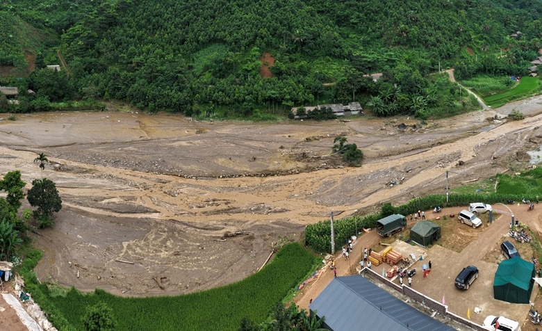 Mưa lớn tại Lào Cai, tạm dừng tìm kiếm người mất tích vì Làng Nủ bị chia cắt- Ảnh 1. Mưa lớn tại Lào Cai, tạm dừng tìm kiếm người mất tích vì Làng Nủ bị chia cắt- Ảnh 1.