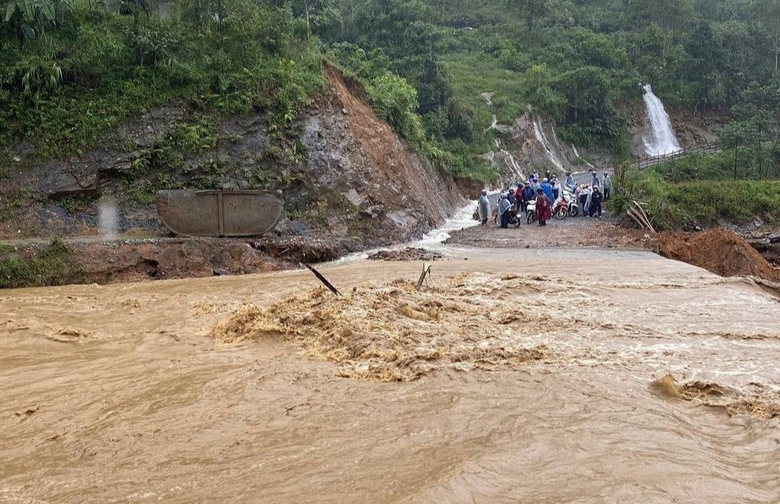 Mưa lớn tại Lào Cai, tạm dừng tìm kiếm người mất tích vì Làng Nủ bị chia cắt- Ảnh 2. Mưa lớn tại Lào Cai, tạm dừng tìm kiếm người mất tích vì Làng Nủ bị chia cắt- Ảnh 2.