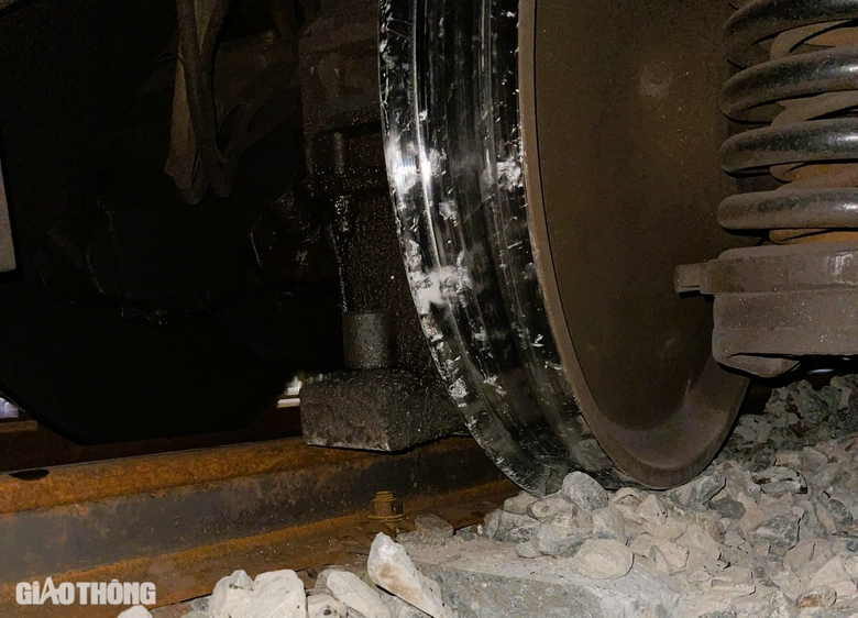 T&igrave;m nguy&ecirc;n nh&acirc;n sau sự cố nhiều t&agrave;u trật b&aacute;nh ở Thừa Thi&ecirc;n Huế- Ảnh 7.