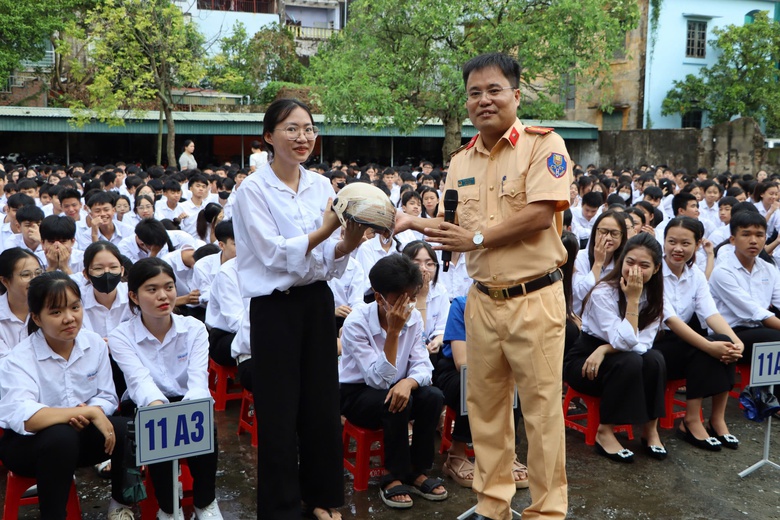 Th&aacute;i B&igrave;nh "phủ s&oacute;ng" ATGT c&aacute;c trường từ đầu năm học- Ảnh 4.