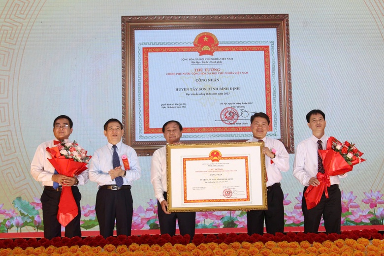 Ph&oacute; thủ tướng: T&acirc;y Sơn đủ điều kiện ph&aacute;t triển c&ocirc;ng nghiệp c&ocirc;ng nghệ cao nhờ gần s&acirc;n bay- Ảnh 1.