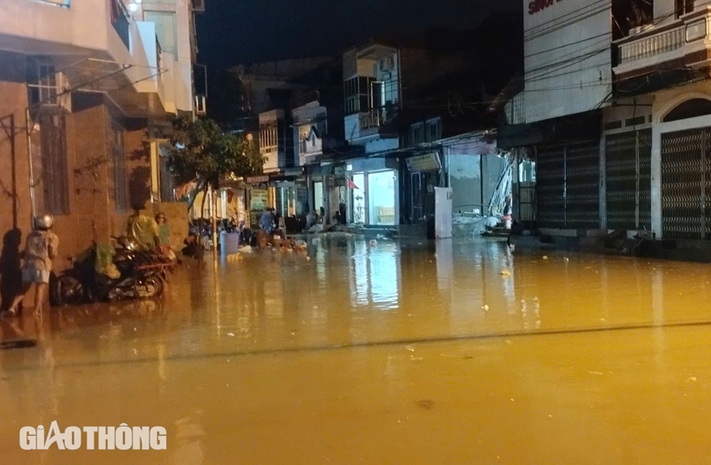 Nước s&ocirc;ng Thao l&ecirc;n cao, dự b&aacute;o lũ tại Y&ecirc;n B&aacute;i tr&ecirc;n mức b&aacute;o động 3- Ảnh 1.