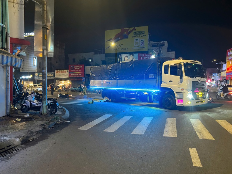 Xe tải &ocirc;m cua va chạm xe m&aacute;y, người phụ nữ tử vong thương t&acirc;m- Ảnh 1.