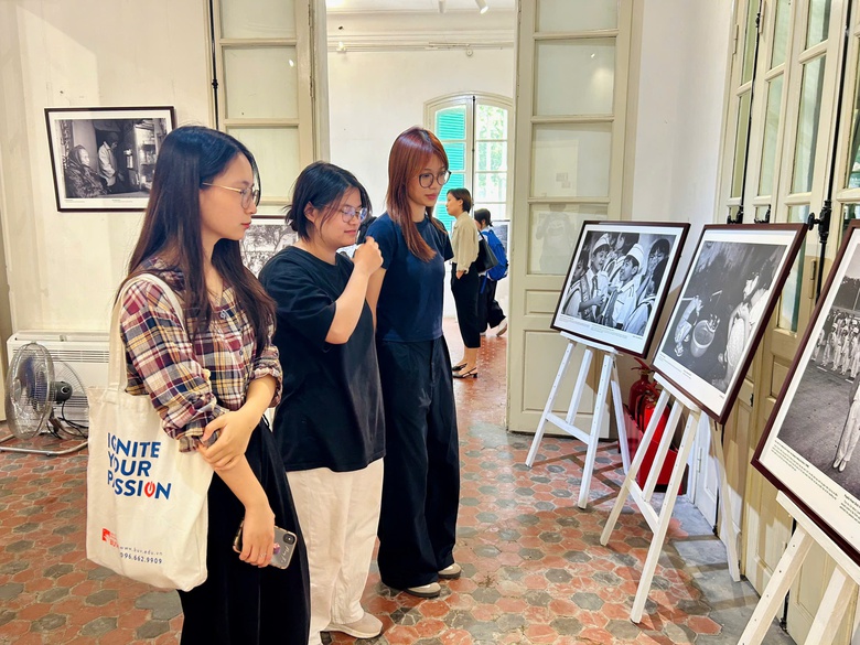 Khám phá Thủ đô xưa qua triển lãm ảnh "Hà Nội - một thời để nhớ"- Ảnh 7. Khám phá Thủ đô xưa qua triển lãm ảnh "Hà Nội - một thời để nhớ"- Ảnh 7.