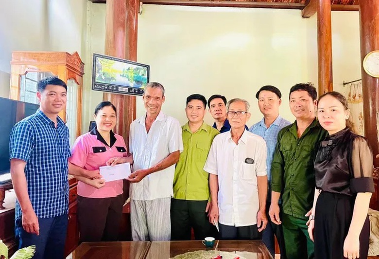 Cựu chiến binh dũng cảm nhanh tr&iacute; cứu 3 ch&aacute;u nhỏ chới với giữa s&ocirc;ng- Ảnh 2.