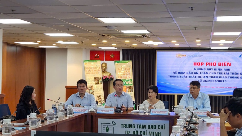 Ở Việt Nam, trẻ dưới 10 tuổi ngồi ghế trước ô tô rất ít được thắt dây an toàn- Ảnh 3. Ở Việt Nam, trẻ dưới 10 tuổi ngồi ghế trước ô tô rất ít được thắt dây an toàn- Ảnh 3.