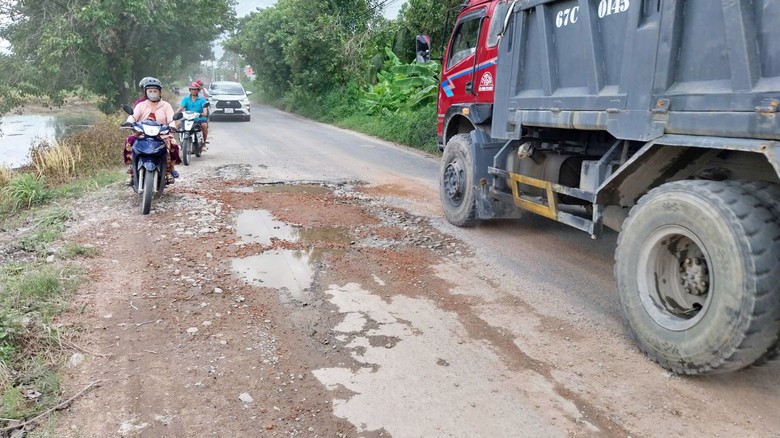 Sớm khắc phục tuyến đường tỉnh 959 chi chít ổ gà ở An Giang- Ảnh 2.