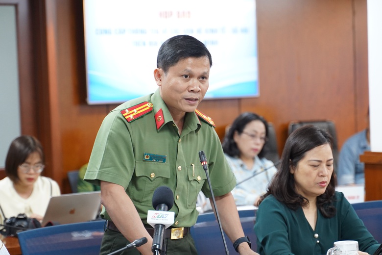 Hai kẻ giả mạo GrabBike bắt chẹt kh&aacute;ch ở s&acirc;n bay T&acirc;n Sơn Nhất từng bị xử phạt 10 lần- Ảnh 1.