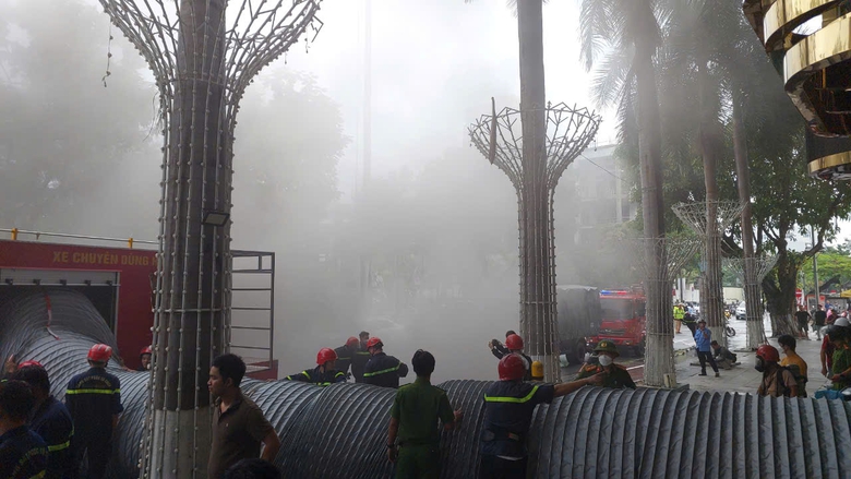 Ch&aacute;y tầng hầm nh&agrave; h&aacute;t Trưng Vương, kh&oacute;i bao tr&ugrave;m một g&oacute;c phố Đ&agrave; Nẵng- Ảnh 1.