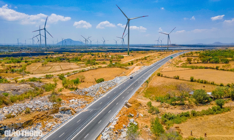 Khởi c&ocirc;ng, kh&aacute;nh th&agrave;nh 15 dự &aacute;n giao th&ocirc;ng lớn trong 9 th&aacute;ng- Ảnh 2.