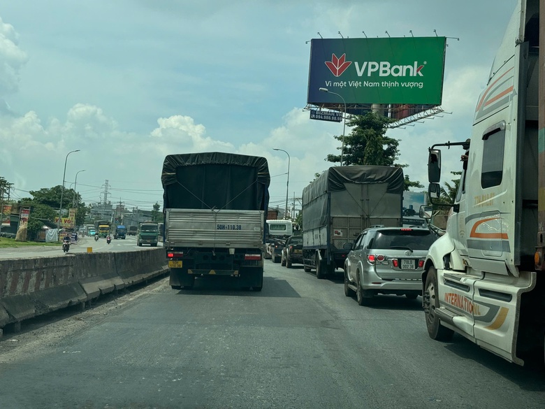 Đ&atilde; sửa xong nhiều điểm hư hỏng nặng tr&ecirc;n QL51- Ảnh 1.