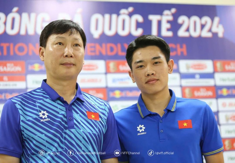 HLV Kim Sang-sik tuy&ecirc;n bố sẽ c&oacute; "qu&agrave;" cho người h&acirc;m mộ ở trận gặp Ấn Độ- Ảnh 1.
