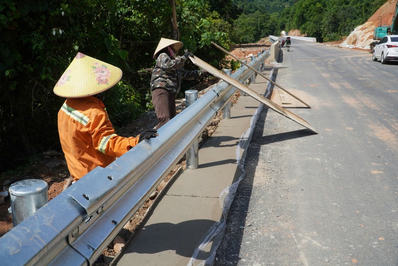 Ngắm quốc lộ 8A nối Cửa khẩu Cầu Treo sau thập kỷ nâng cấp, sửa chữa- Ảnh 6. Ngắm quốc lộ 8A nối Cửa khẩu Cầu Treo sau thập kỷ nâng cấp, sửa chữa- Ảnh 6.