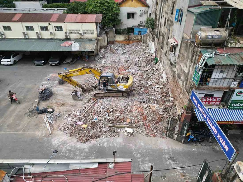 Người dân dỡ nhà, giao đất mở rộng đường Nguyễn Tuân- Ảnh 1. Người dân dỡ nhà, giao đất mở rộng đường Nguyễn Tuân- Ảnh 1.