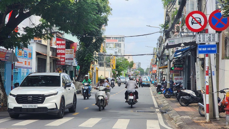 Lưu thông đường cấm theo giờ, nhiều tài xế ô tô bị phạt 2,5 triệu, tước bằng 2 tháng- Ảnh 3. Lưu thông đường cấm theo giờ, nhiều tài xế ô tô bị phạt 2,5 triệu, tước bằng 2 tháng- Ảnh 3.