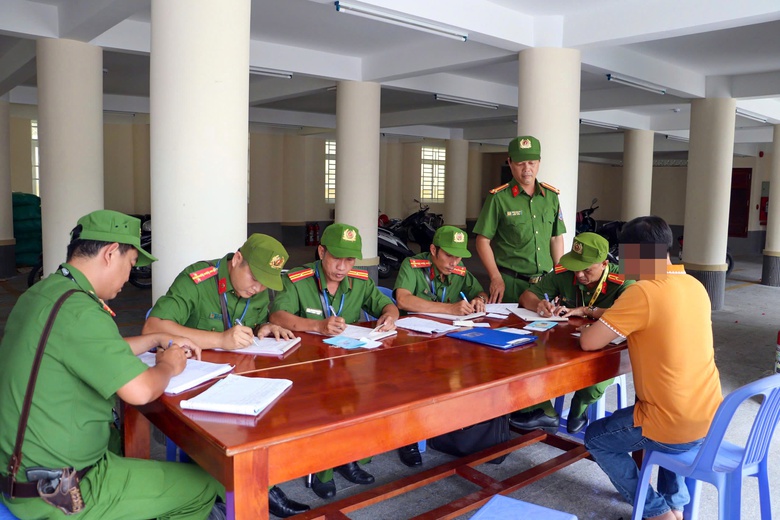 Lưu thông đường cấm theo giờ, nhiều tài xế ô tô bị phạt 2,5 triệu, tước bằng 2 tháng- Ảnh 7. Lưu thông đường cấm theo giờ, nhiều tài xế ô tô bị phạt 2,5 triệu, tước bằng 2 tháng- Ảnh 7.