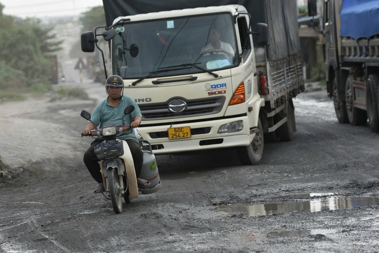 Đồng Nai: Cấm xe tải trên 5 tấn nhiều khung giờ, sửa nhanh đường Hoàng Văn Bổn- Ảnh 3. Đồng Nai: Cấm xe tải trên 5 tấn nhiều khung giờ, sửa nhanh đường Hoàng Văn Bổn- Ảnh 3.