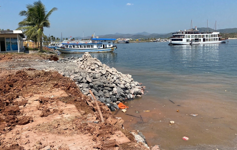 Thi c&ocirc;ng bờ k&egrave; cảng l&agrave;m đục ngầu một g&oacute;c vịnh Hạ Long- Ảnh 4.