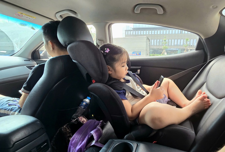 Trẻ dưới 10 tuổi phải ngồi ghế trẻ em khi đi ô tô: Mua ghế "xịn" cách nào?- Ảnh 2. Trẻ dưới 10 tuổi phải ngồi ghế trẻ em khi đi ô tô: Mua ghế "xịn" cách nào?- Ảnh 2.
