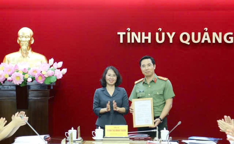 C&ocirc;ng bố quyết định của Ban B&iacute; thư về c&ocirc;ng t&aacute;c c&aacute;n bộ tại Quảng Ninh v&agrave; Hải Ph&ograve;ng- Ảnh 1.