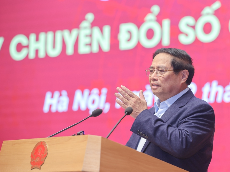 Phấn đấu đưa to&agrave;n bộ dịch vụ c&ocirc;ng l&ecirc;n nền tảng số để giảm chi ph&iacute;, tham nhũng, ti&ecirc;u cực- Ảnh 1.