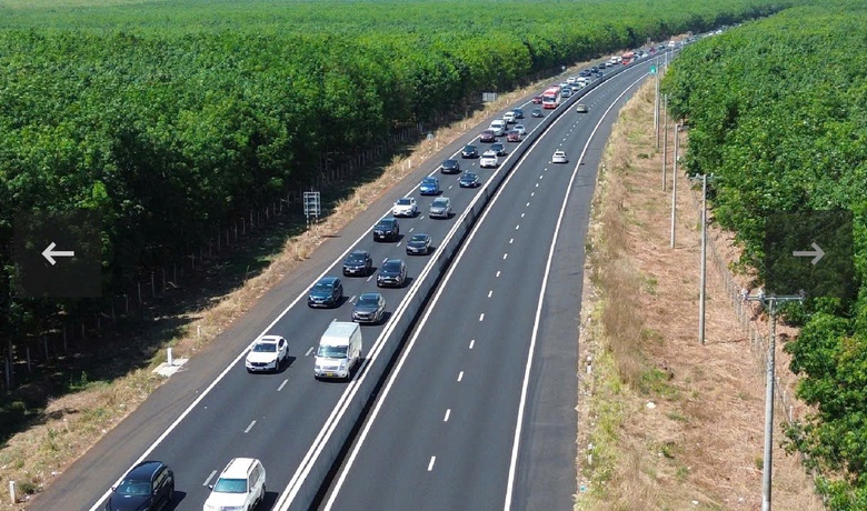 Những tài xế thiếu ý thức trên cao tốc- Ảnh 2. Những tài xế thiếu ý thức trên cao tốc- Ảnh 2.