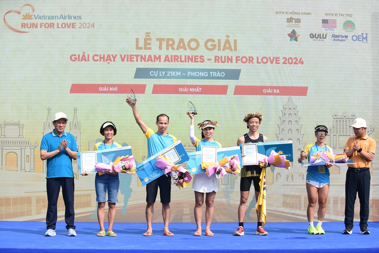 Hơn 1.500 vận động vi&ecirc;n so t&agrave;i tại giải chạy của Vietnam Airlines- Ảnh 7.