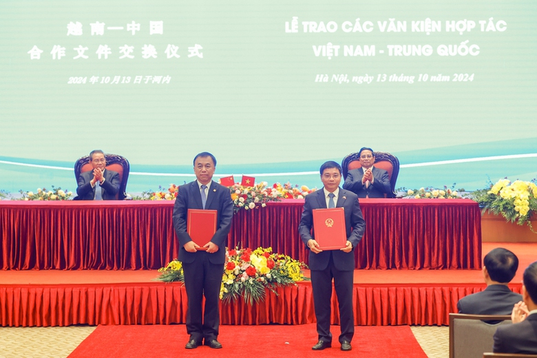 Việt Nam - Trung Quốc trao 10 văn kiện, bao gồm nhiều hợp t&aacute;c đường sắt- Ảnh 1.