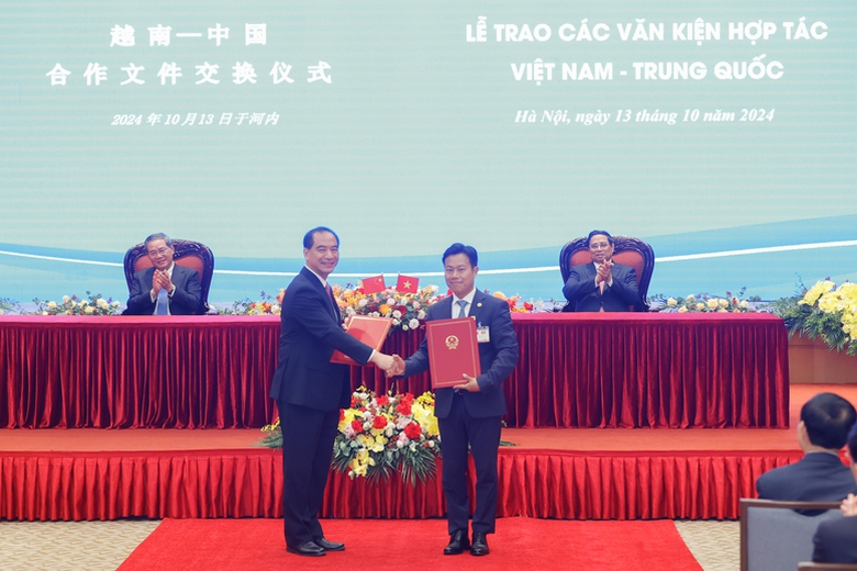 Việt Nam - Trung Quốc trao 10 văn kiện, bao gồm nhiều hợp t&aacute;c đường sắt- Ảnh 7.