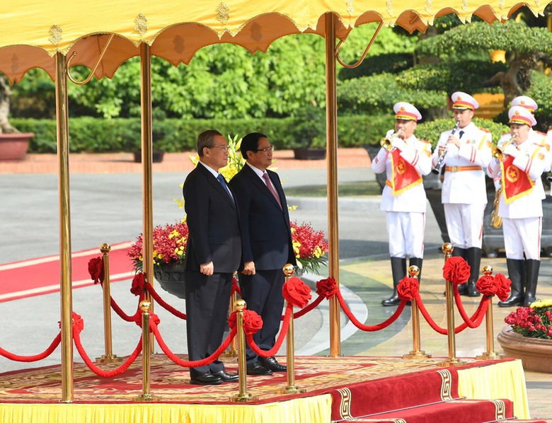 Thủ tướng Phạm Minh Ch&iacute;nh chủ tr&igrave; lễ đ&oacute;n ch&iacute;nh thức Thủ tướng Trung Quốc L&yacute; Cường- Ảnh 1.