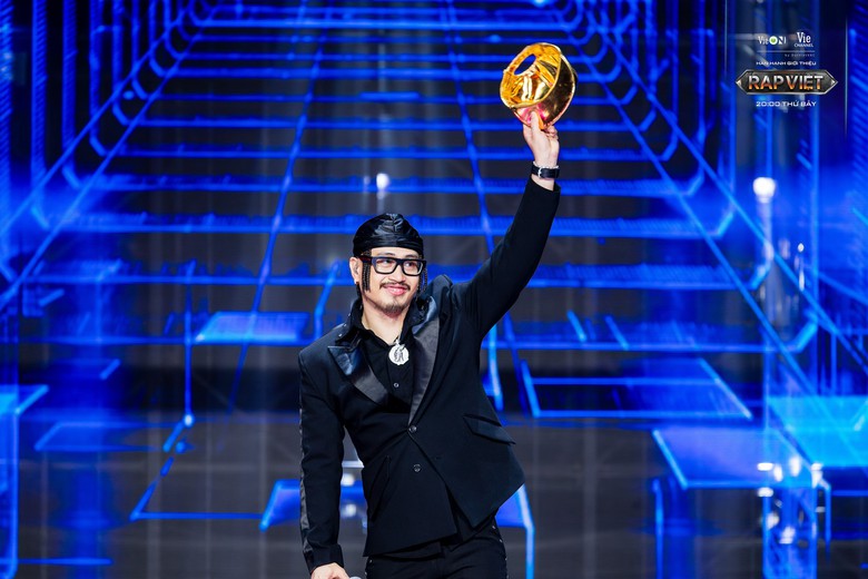 Karik trong Rap Việt tập 4: Tôi bị vùi dập nhất, chưa thấy may mắn mỉm cười- Ảnh 4. Karik trong Rap Việt tập 4: Tôi bị vùi dập nhất, chưa thấy may mắn mỉm cười- Ảnh 4.