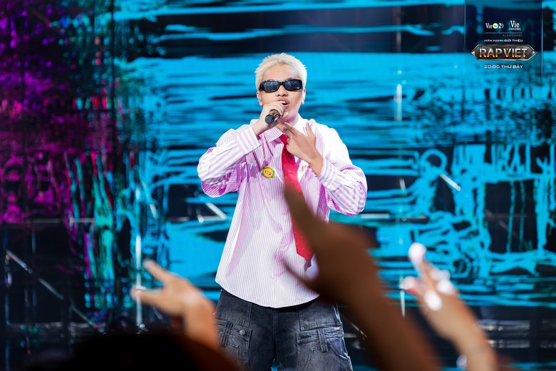 Karik trong Rap Việt tập 4: Tôi bị vùi dập nhất, chưa thấy may mắn mỉm cười- Ảnh 7. Karik trong Rap Việt tập 4: Tôi bị vùi dập nhất, chưa thấy may mắn mỉm cười- Ảnh 7.