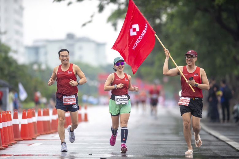 Giải marathon quốc tế Techcombank m&ugrave;a 3: H&agrave;nh tr&igrave;nh của tinh thần thể thao- Ảnh 1.