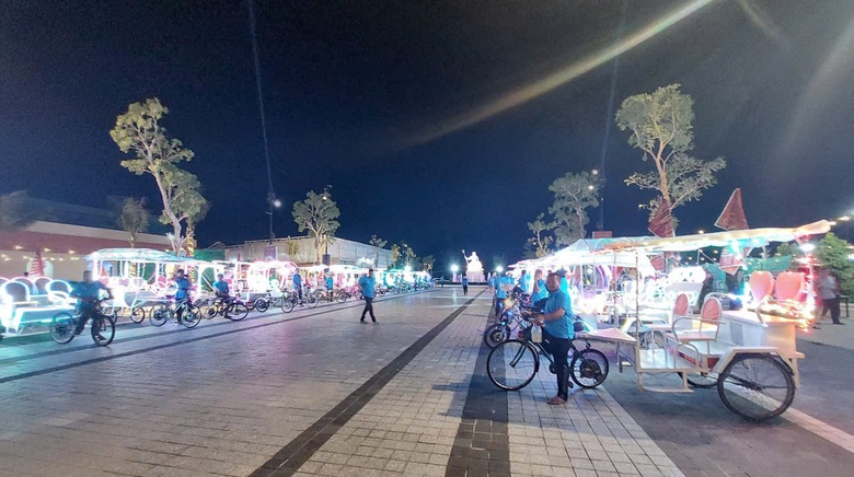 Du kh&aacute;ch trải nghiệm xe l&ocirc;i điện ở H&agrave; Ti&ecirc;n- Ảnh 2.