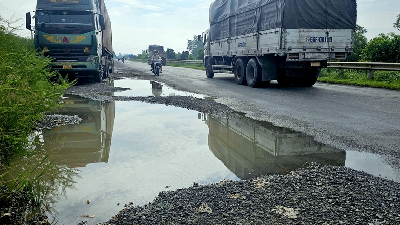 Tai nạn r&igrave;nh rập tr&ecirc;n quốc lộ 62 qua Long An- Ảnh 2.