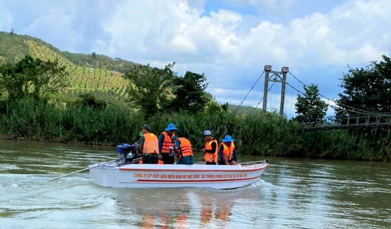 Rủ nhau bơi qua s&ocirc;ng, một thanh ni&ecirc;n bị nước cuốn tử vong- Ảnh 1.