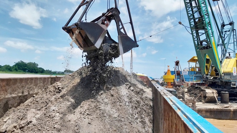 Cần tăng c&ocirc;ng suất khai th&aacute;c c&aacute;t cho cao tốc Cần Thơ - C&agrave; Mau th&ecirc;m 9.000m3/ng&agrave;y- Ảnh 1.