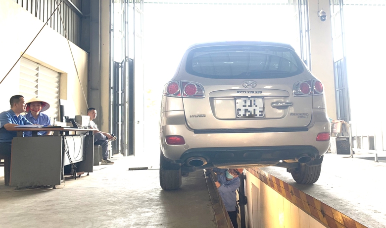 Ô tô thiếu lốp dự phòng có đạt đăng kiểm?- Ảnh 1. Ô tô thiếu lốp dự phòng có đạt đăng kiểm?- Ảnh 1.